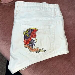 3/$25 Farlow Denim Embroidered White Shorts Size 0